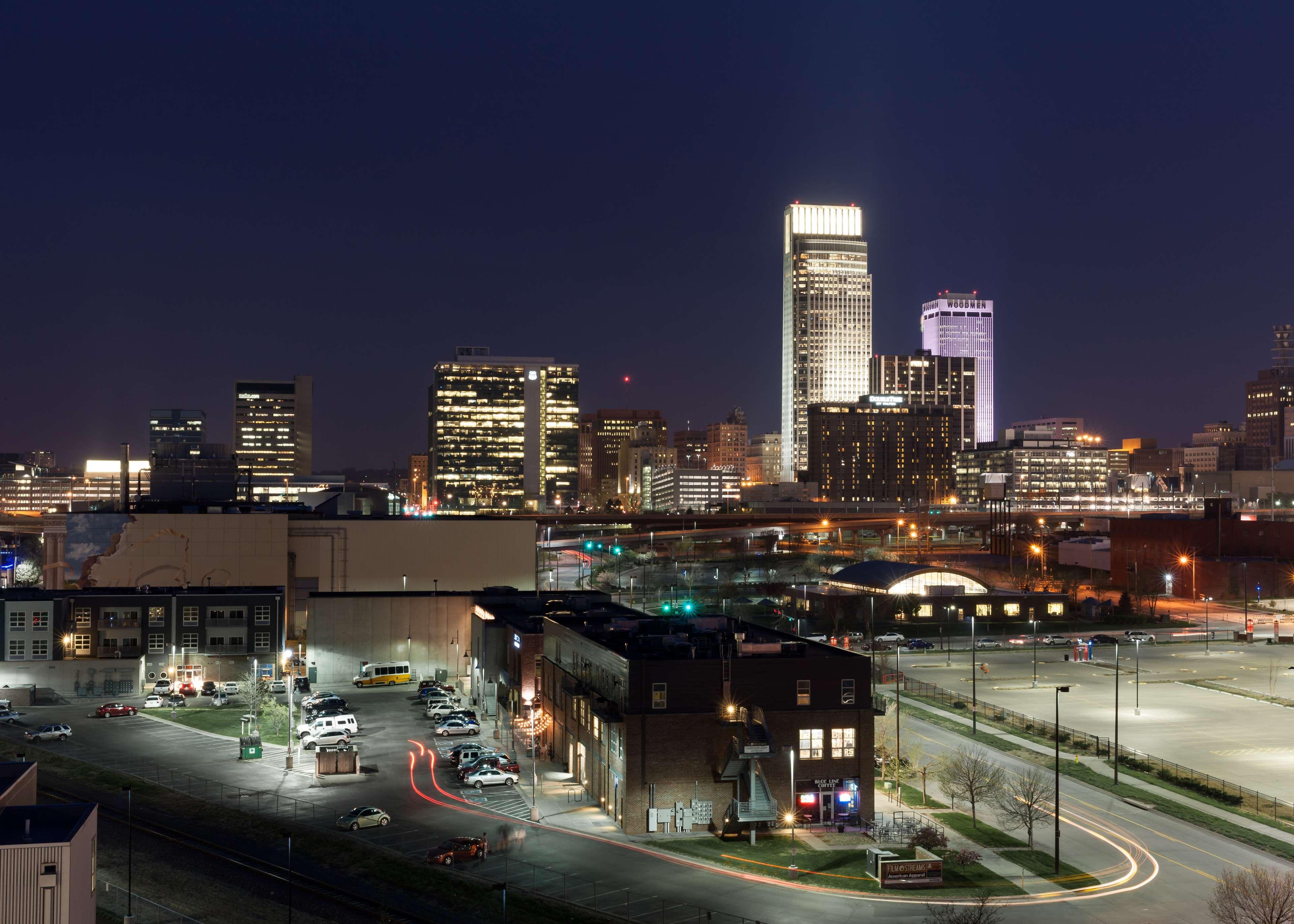 Hampton Inn & Suites Omaha-Downtown Exterior photo