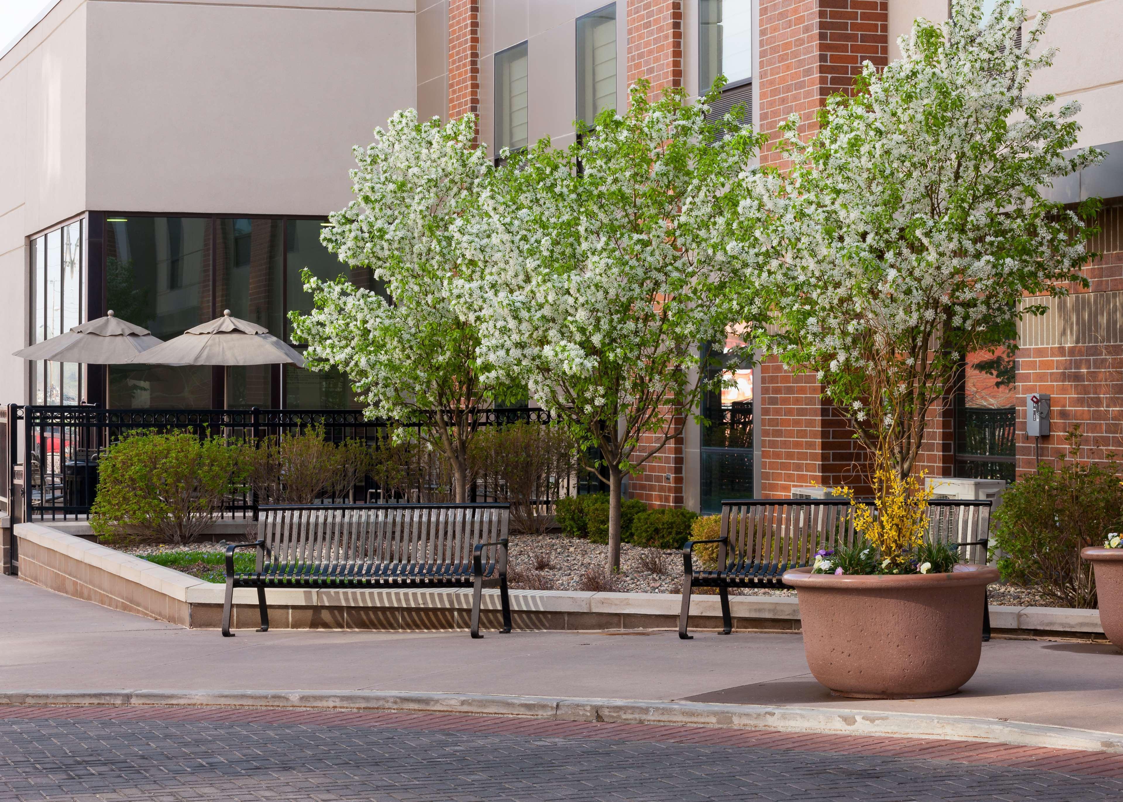 Hampton Inn & Suites Omaha-Downtown Exterior photo